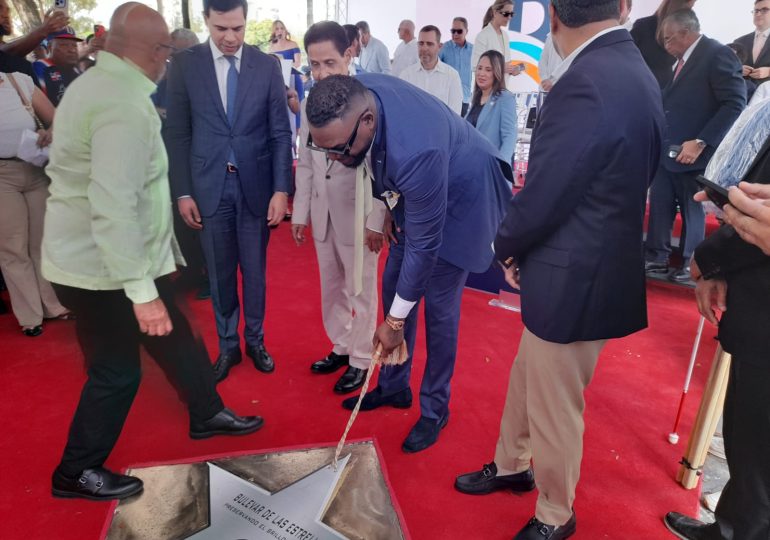 David Ortiz recibe su estrella en el Boulevard de la Churchill