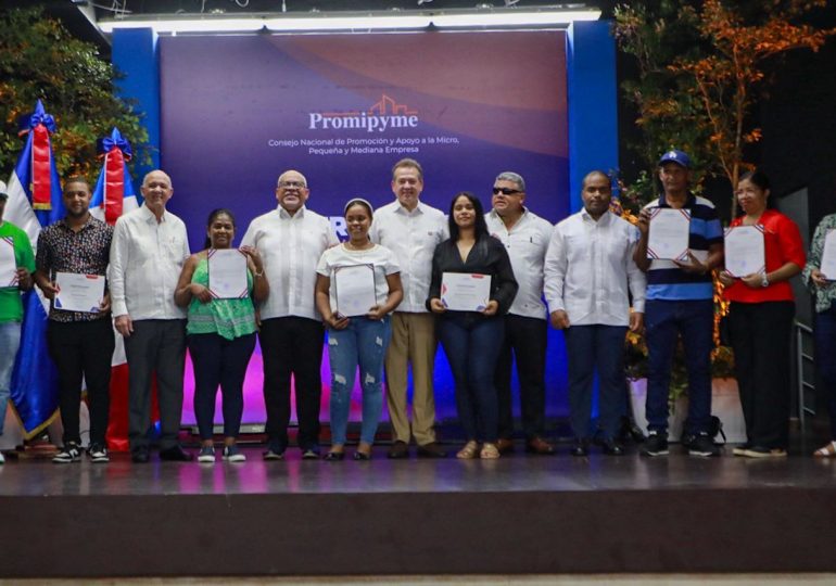 Gobierno entrega RD$1,500 millones en préstamos a microempresarios afectados por tormenta Melissa