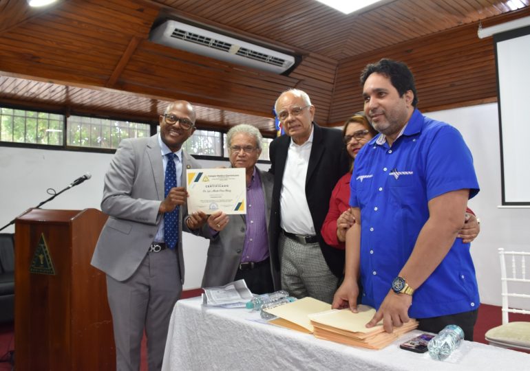 Video | Oficialmente proclaman a Luis Peña nuevo presidente del Colegio Médico