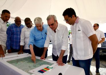 Abinader anuncia anheladas soluciones a problemas de alcantarillado, agua potable y electricidad en Higüey