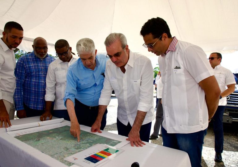 Abinader anuncia anheladas soluciones a problemas de alcantarillado, agua potable y electricidad en Higüey