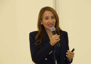 Zoraima Cuello presenta estudio que desmonta mitos sobre el liderazgo femenino y masculino