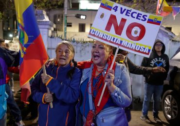 El 'No' se consolida en el referéndum de Ecuador con más el 98 % escrutado