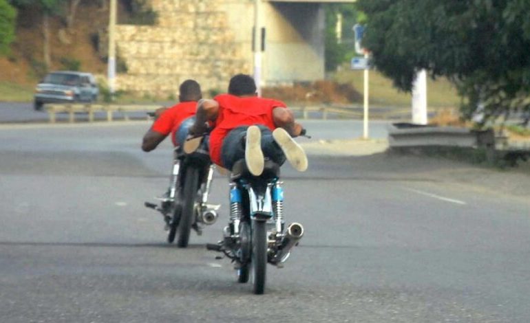 Alcaldesa de Higüey denuncia carreras clandestinas de motores en el centro de la ciudad