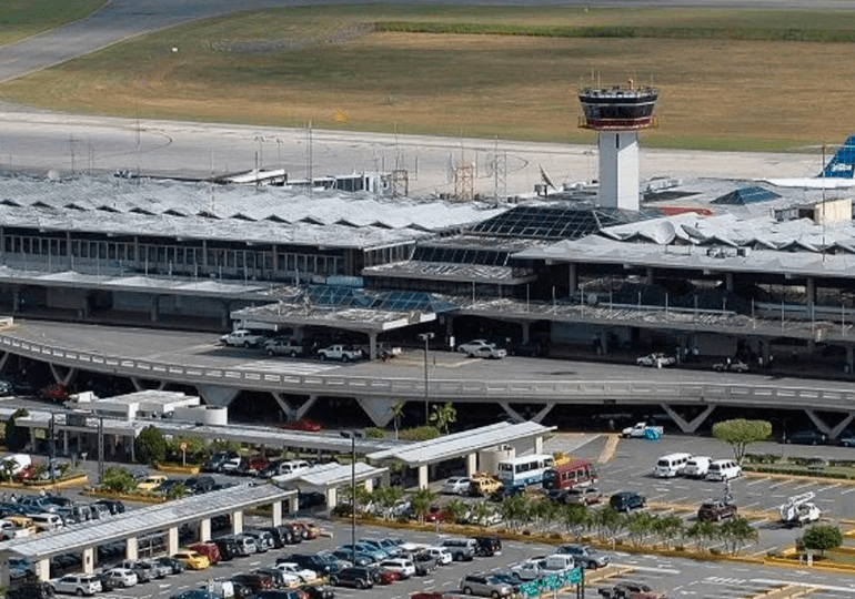 Video | DA recibe a la diáspora dominicana a ritmo de “Volvió Juanita” en el Aeropuerto Las Américas