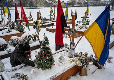 Ucrania vive cuarta Navidad en guerra bajo ataques rusos y con escasas esperanzas de paz