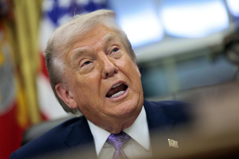 El sospechoso del tiroteo en una universidad de EE.UU. no está detenido, rectifica Trump