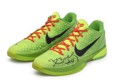 Subastan por 10 millones de dólares las zapatillas de Kobe Bryant en juego de Navidad 2010