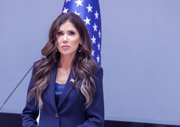 La secretaria de Seguridad Nacional de EE.UU. dice que Maduro "tiene que irse"