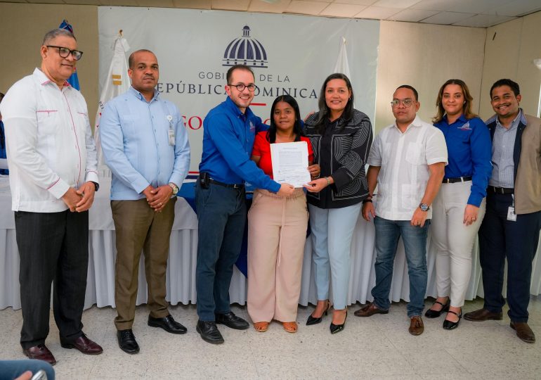 Treinta y seis productores de Azua reciben más de RD$20 millones para tecnificar sus predios