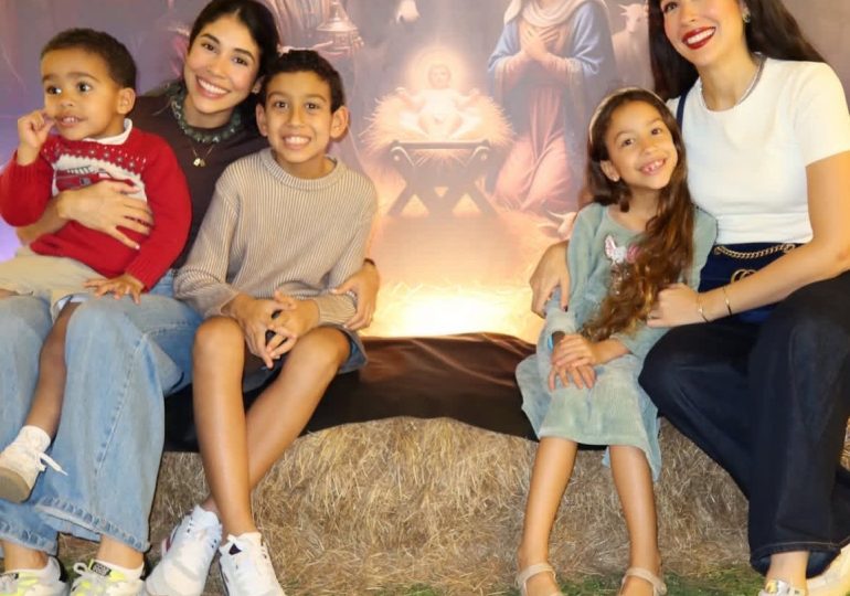 Nahiony destaca la magia familiar de Villa Navidad en el Teatro del Cibao