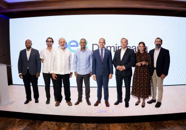 AES Dominicana celebra encuentro con clientes y aliados