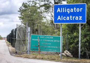 AI denuncia 'tortura en una jaula' y "desapariciones" en centros migratorios de Florida
