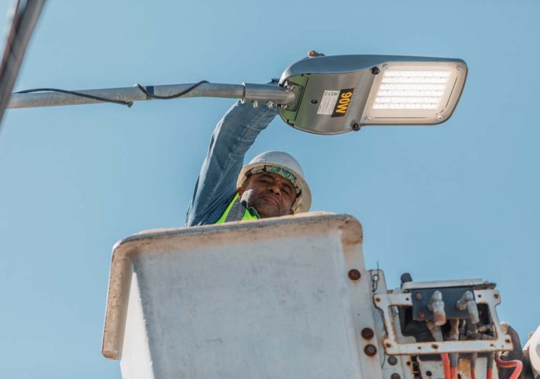 Alcaldía del DN instaló más de 10 mil luminarias LED y construyó 21,469 metros cuadrados de aceras en 2025