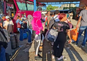 Video | Afirman flujo de pasajeros está lento en rutas del sur en víspera de Nochebuena