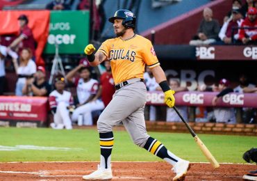 Águilas conectan 14 hits y suman su primera victoria de la semifinal