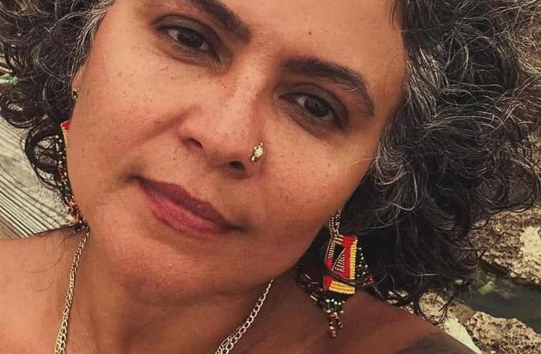 Autoridades arrestan en aeropuerto a una dominicana por ultraje al Himno Nacional