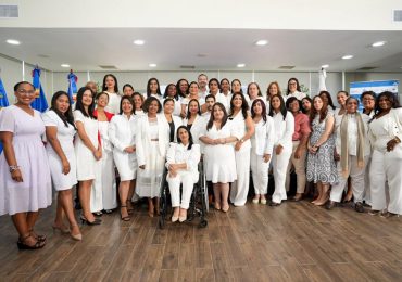 Diplomado en género y política social culmina con conferencia de la exministra francesa Touraine