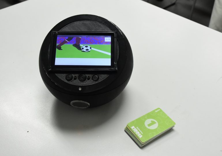 Egresados del INTEC obtienen patente con dispositivo electrónico para niños con discapacidad auditiva