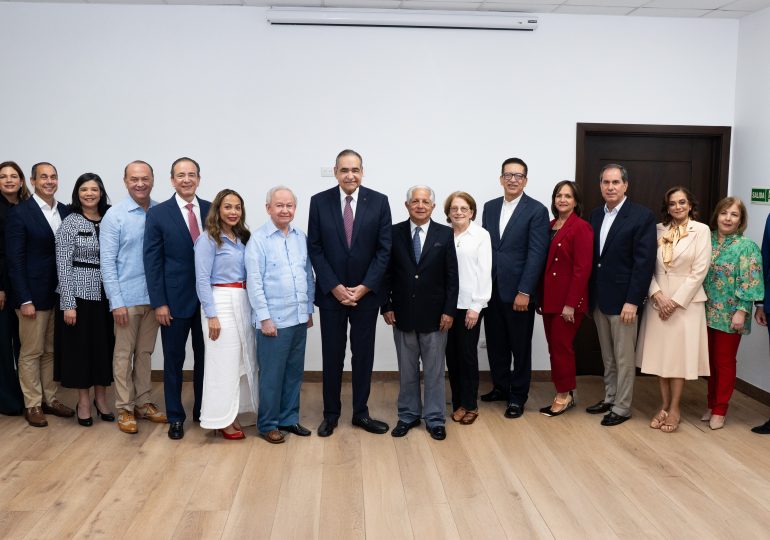 Dr. Julio Castaños Guzmán es reelecto como presidente del Patronato del Hospital General de la Plaza de la Salud para el período 2026-2028