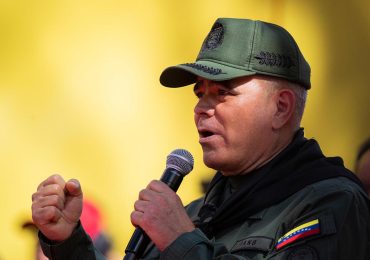 El ministro de Defensa dice que Venezuela está "alzada" y en "rebeldía" contra EE.UU.