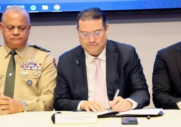 Firman acuerdo histórico para acelerar aún más el despacho de contenedores