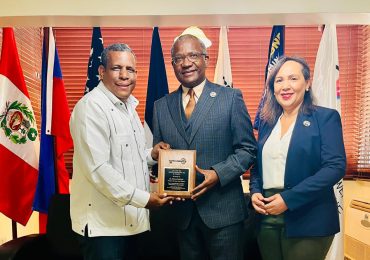 Reconocen a Ulrick Gaillard por 28 años de entrega humanitaria en RD