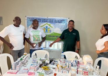 Fundación Vidas que Bendicen impacta positivamente el sector El Tamarindo con jornada de medicamentos y coordinación de gran Cena Navideña