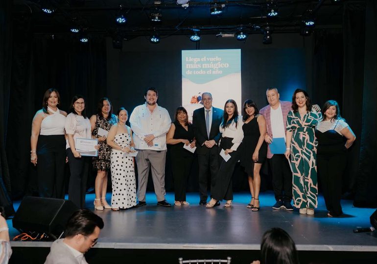 Air Europa celebra el inicio de la Navidad junto a agencias de viajes dominicanas