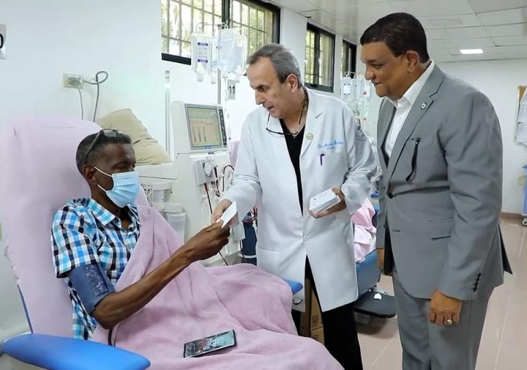 Video | Gobierno entrega bono navideño a hospitales y otras instituciones de salud y discapacidad