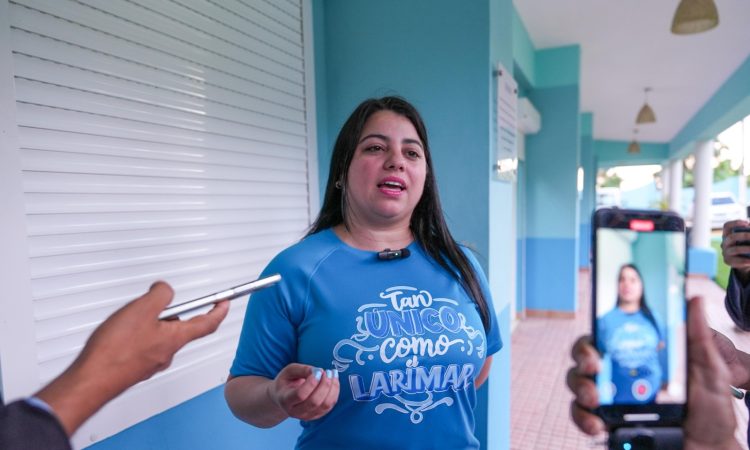 Golye Latoufe expone los avances recientes en la minería del Larimar