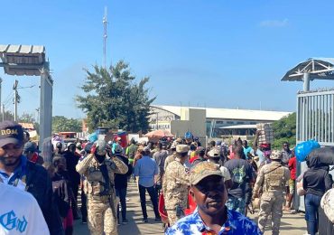 Video | Haitianos se movilizan en la frontera tras muerte por ahogamiento de niña de 11 años en Santiago de los Caballeros