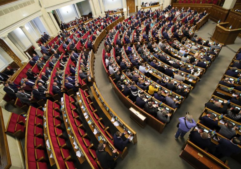 Parlamento de Ucrania evalúa convocar elecciones presidenciales en medio de negociaciones para el fin de la guerra