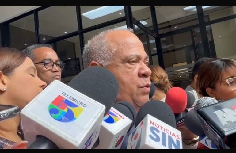 Ramón Bueno propone habilitar a Danilo Medina