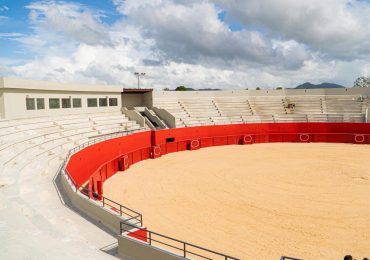 Senador destaca la importancia de la plaza taurina del Seibo