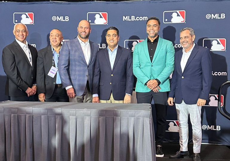 Ministro Kelvin Cruz anuncia apoyo del Gobierno al equipo dominicano del Clásico Mundial de Béisbol