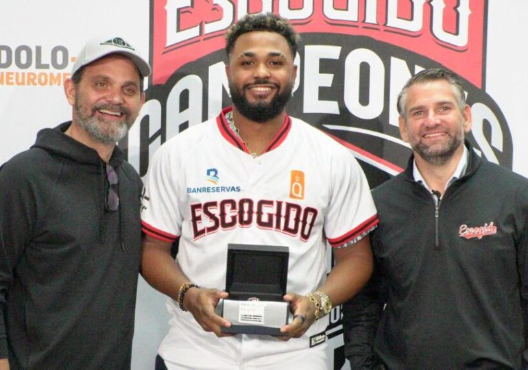Video | Escogido realiza ceremonia de entrega de anillos de campeones