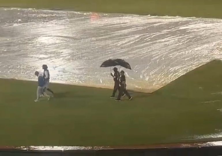Video | Lluvias obligan a posponer partido entre Licey y Toros en La Romana