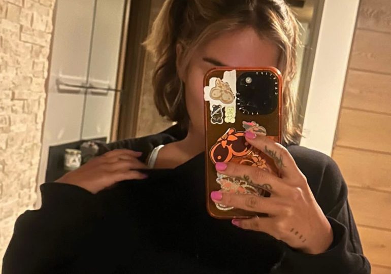 Karol G se corta el cabello ella misma