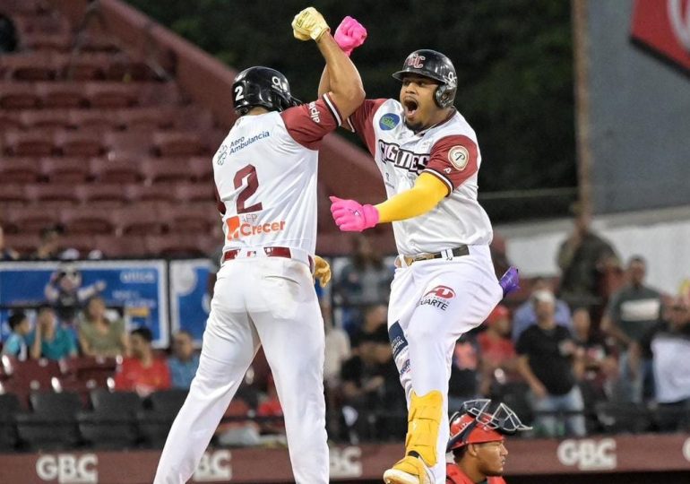 Gigantes derrotan al Escogido y aprieta la lucha por la clasificación