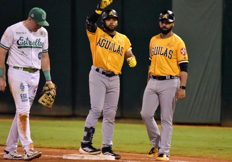 Encarnación conecta cuadrangular de tres carreras en triunfo de Águilas sobre Estrellas