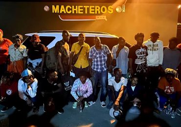 Ejército intercepta jeepeta con 18 nacionales haitianos indocumentados en Esperanza, Valverde