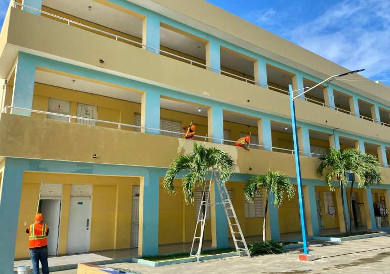 Video | Remozamientos de Escuelas avanzan de manera acelerada en el Gran Santo Domingo dentro del Plan "Navidad en las Aulas 24/7"