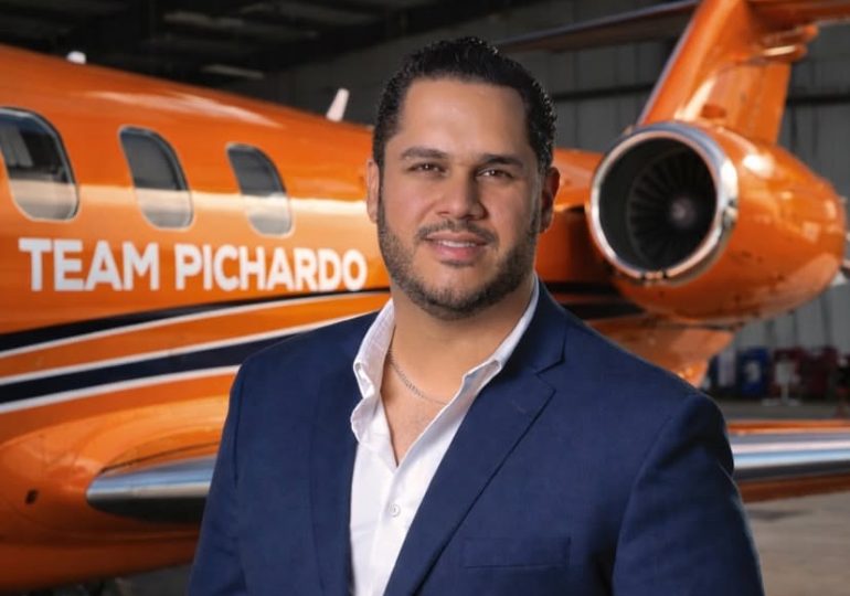 Pichardo bromea sobre avión privado de Yapoort: “Nadie nos va echar vaina”