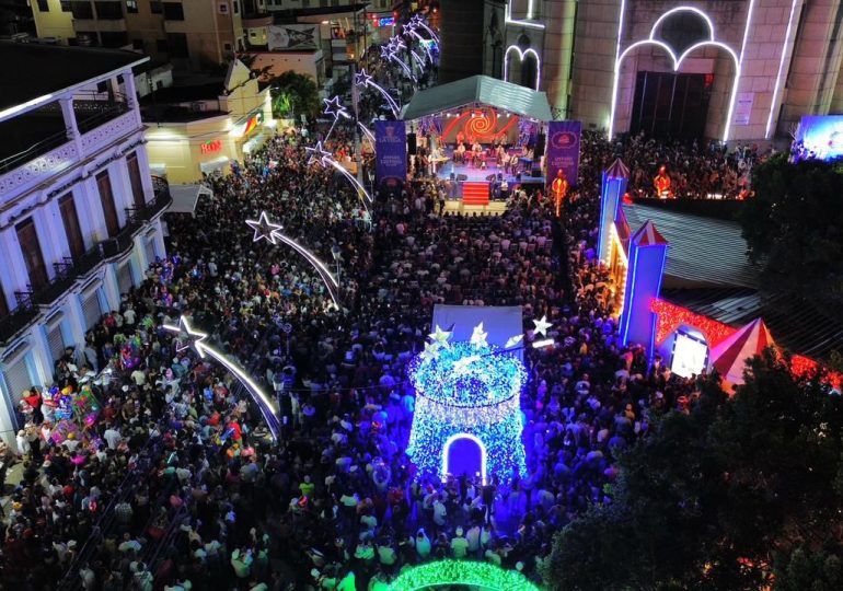 La Alcaldesa de La Vega Inaugura el Mágico Parque de la Navidad con un Espectacular Encendido de Luces