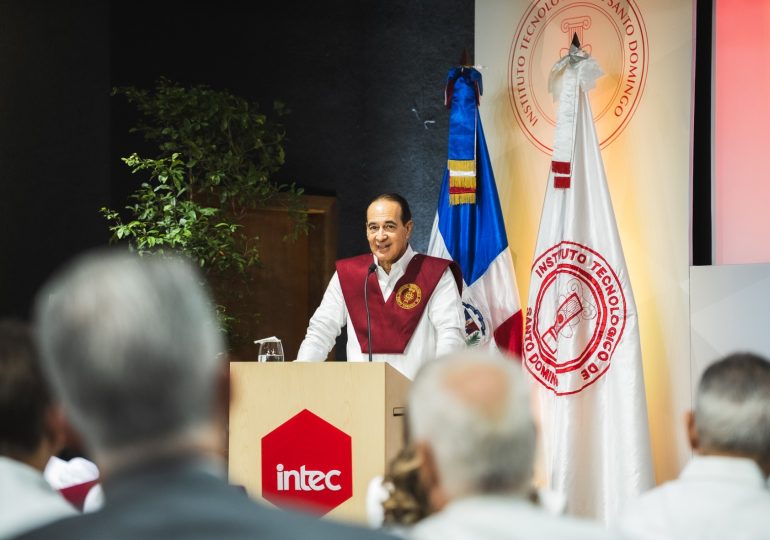 Arturo Del Villar es juramentado como décimo rector del INTEC