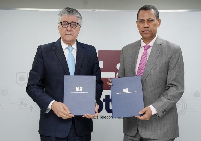 Indotel y Onaprep firman convenio de colaboración para instalar salas digitales en seis centros penitenciarios