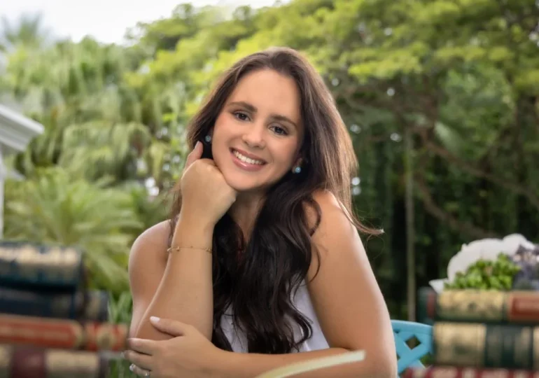 Poeta Rosa Lía Gilbert lanza poemario bilingüe sobre identidad inmigrante, fe y búsqueda de hogar