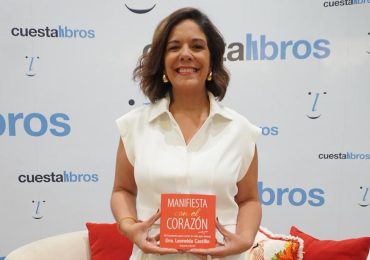 Leonelda Castillo presentó la segunda edición de su libro “Manifiesta con el Corazón’’ en un encuentro íntimo en Librería Cuesta