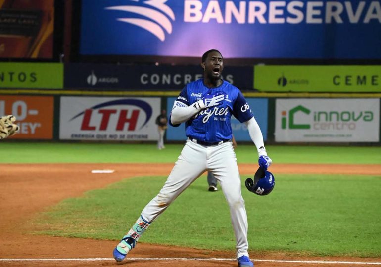 Licey deja en el terreno al Escogido con jonrón de Ronny Mauricio